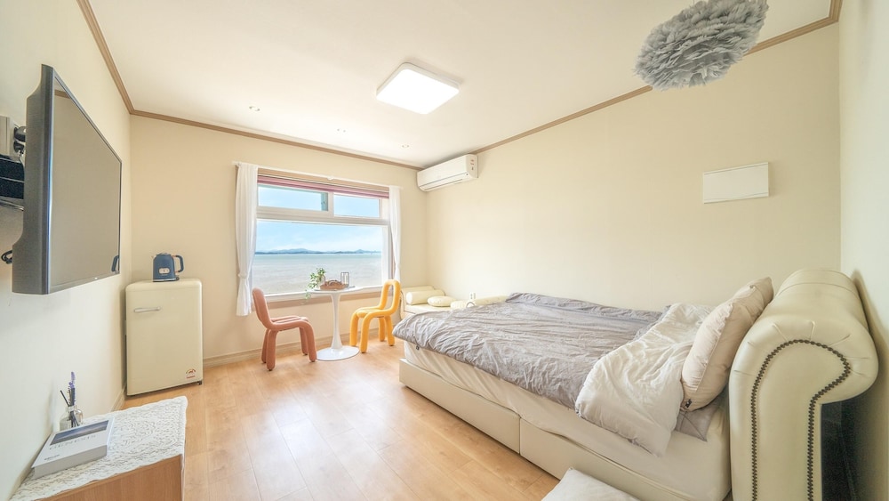 Basic Room, 1 Bedroom (Room 301) photo 1
