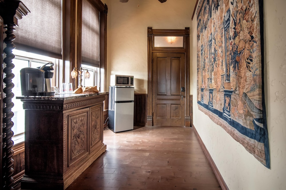 Romantic Suite, Ensuite, City View (Jesse James Suite) photo 3