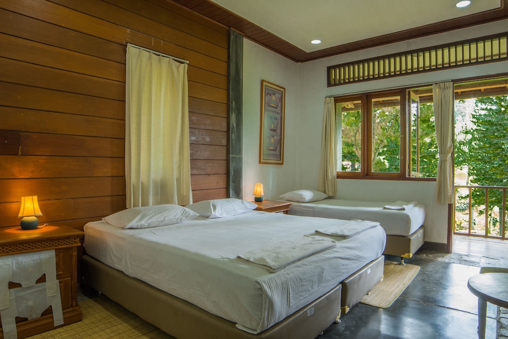 Suite, 4 Bedrooms, Garden View