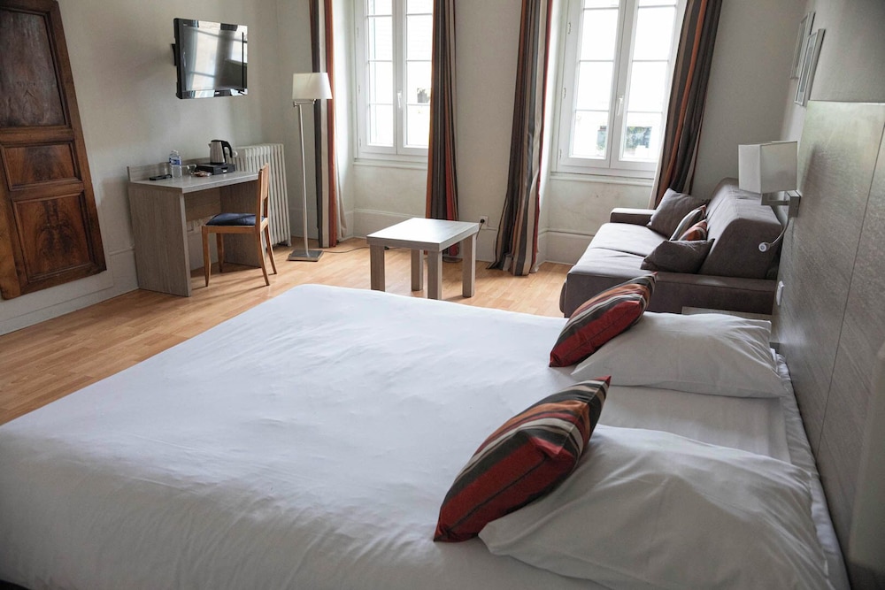 Superior Quadruple Room, City View