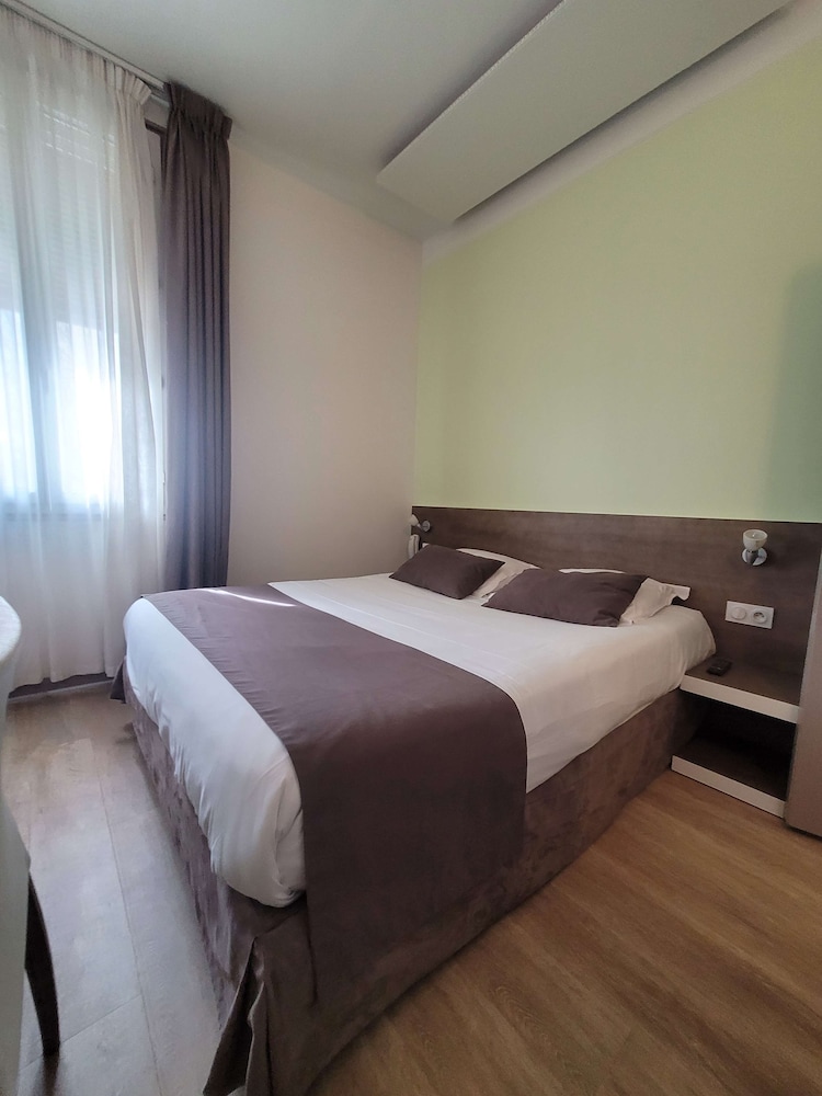 Standard Room, 1 Double Bed - Photo 21