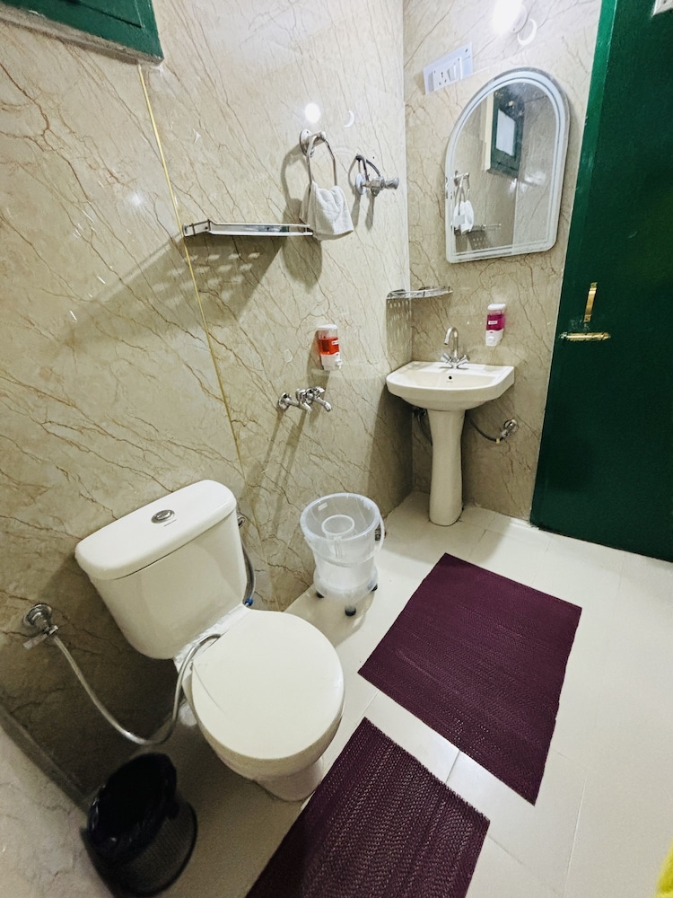 Deluxe Room - Photo 5