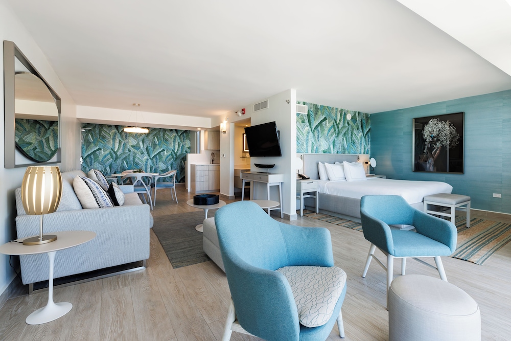 Suite, 1 King Bed, City View