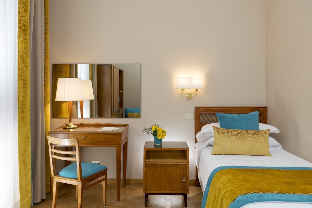 Single Room thumbnail 6