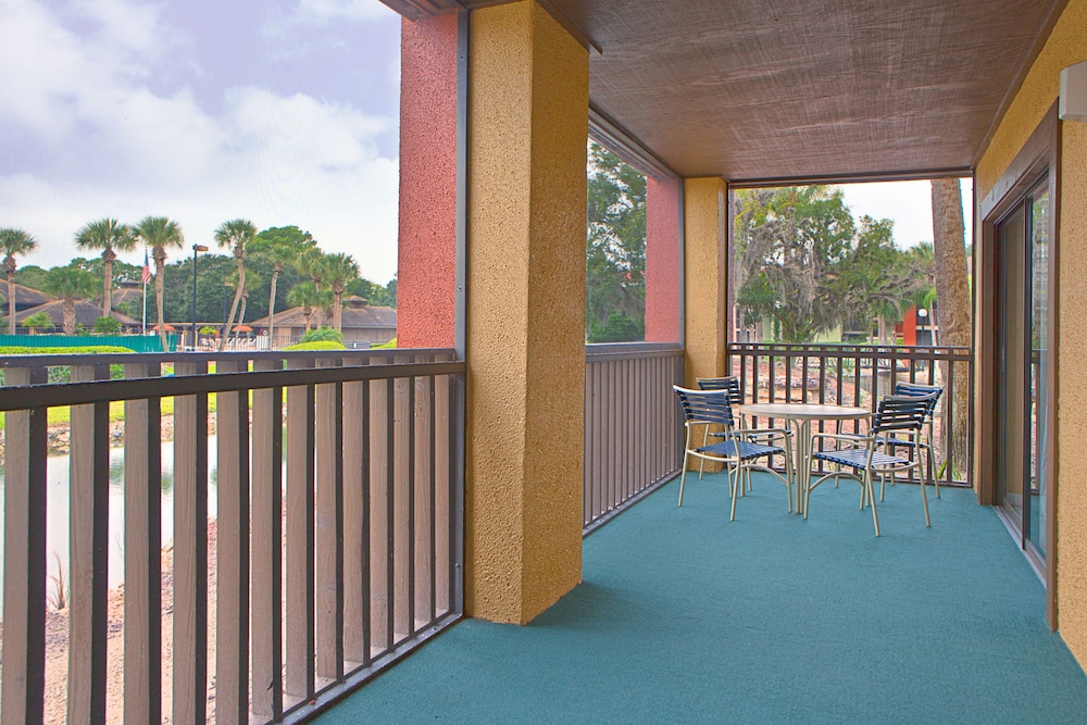 Suite, 2 Bedrooms - Photo 11