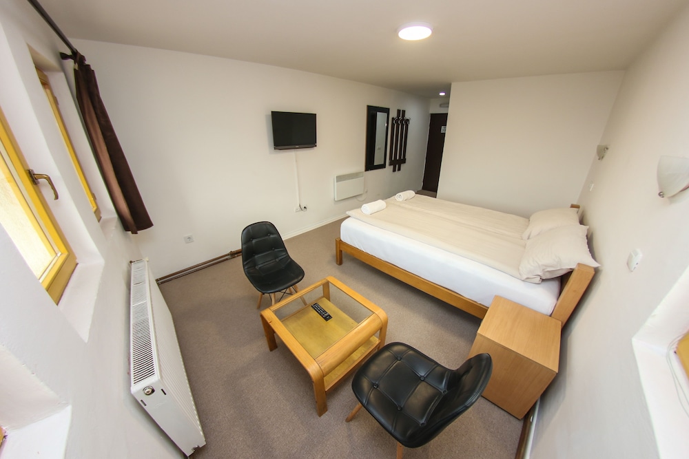 Deluxe Shared Dormitory photo 3