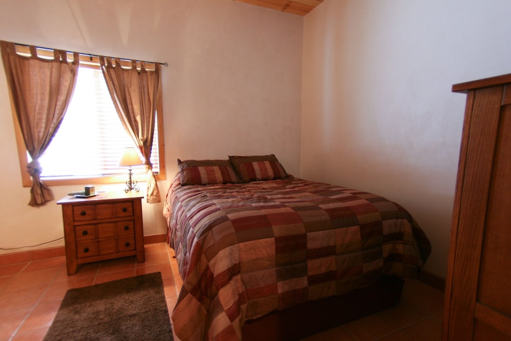 Luxury Mountain View Suites - 4 Bedroom, 2.5 Bath ($150.00 Cleaning fee) photo 3