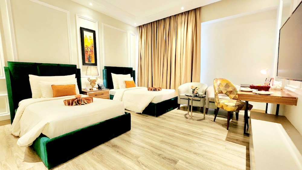 Executive Room, 2 Twin Beds, Non Smoking, City View (with Extra Bed) - Photo 1