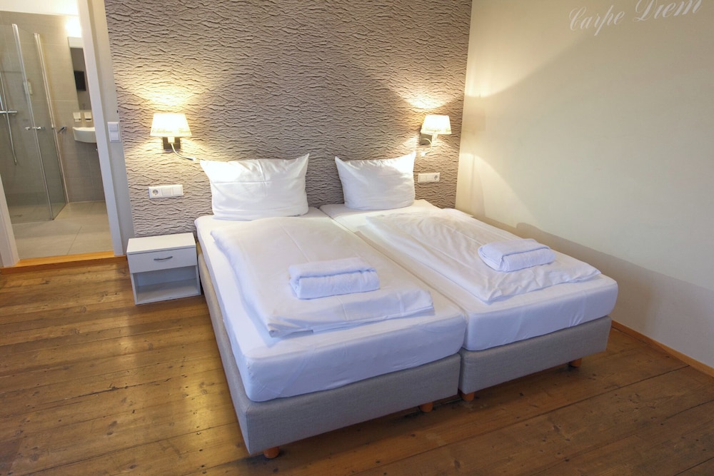 Classic Doppelzimmer in our Guesthouse photo 3