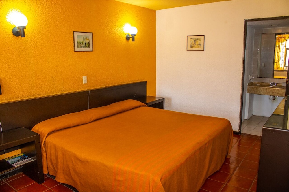 Basic Room, 1 King Bed photo 1