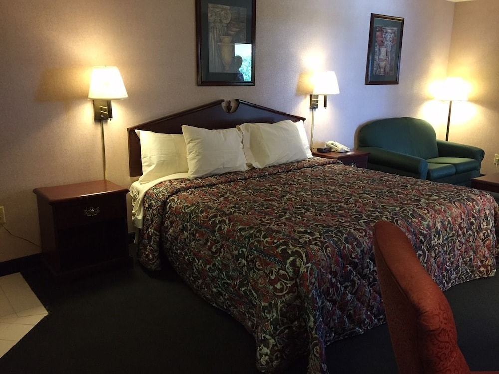 Deluxe Room, 1 King Bed, Jetted Tub photo 2