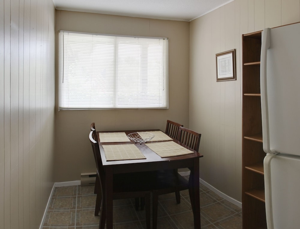 Standard Room, 2 Queen Beds, Kitchen photo 3