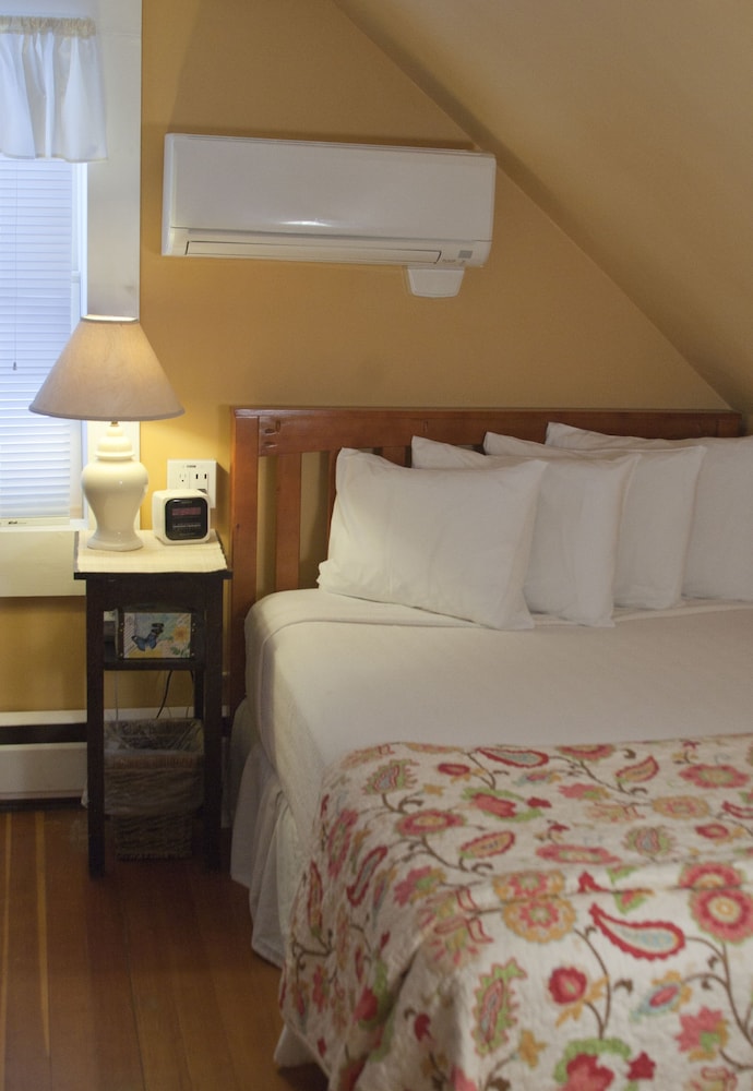 Farmhouse Family Suite, 2 Bedroom, 1 Queen Bed, 1 Double Bed and 1 Twin Bed photo 1