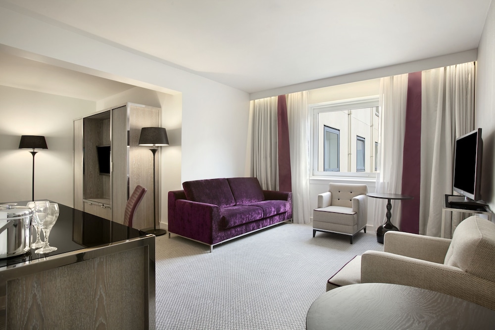 Executive Suite, 1 King Bed with Sofa bed, Club Lounge Access