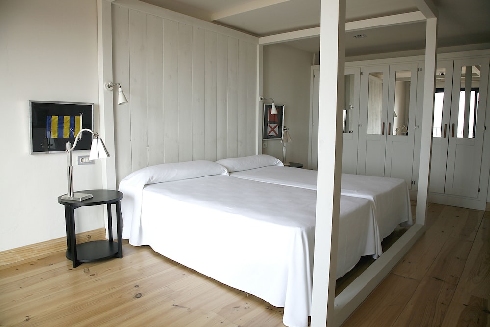 Double Room, Balcony, Pool View - Photo 2