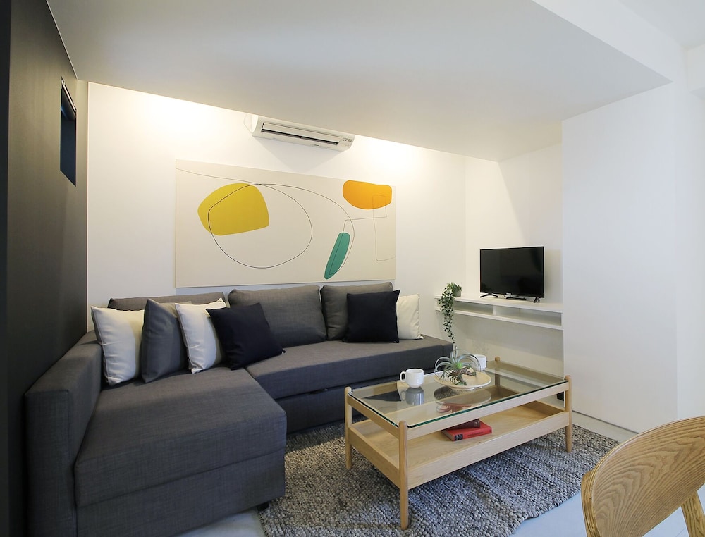 Family Studio (502)