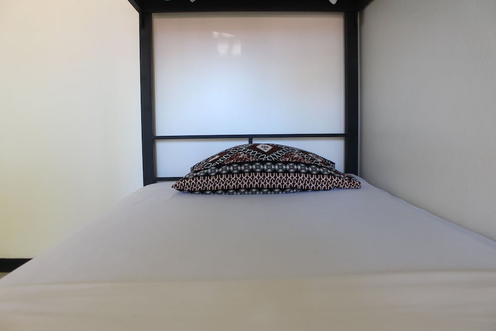 6 Bed Female Dorm
