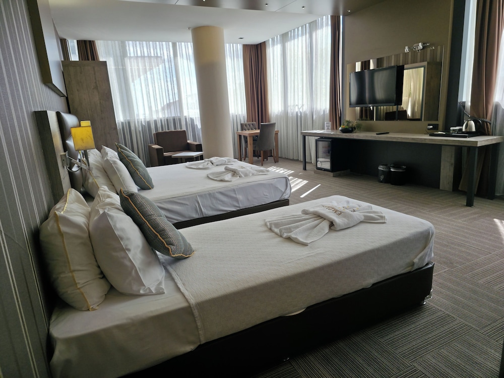 Deluxe Triple Room photo 2