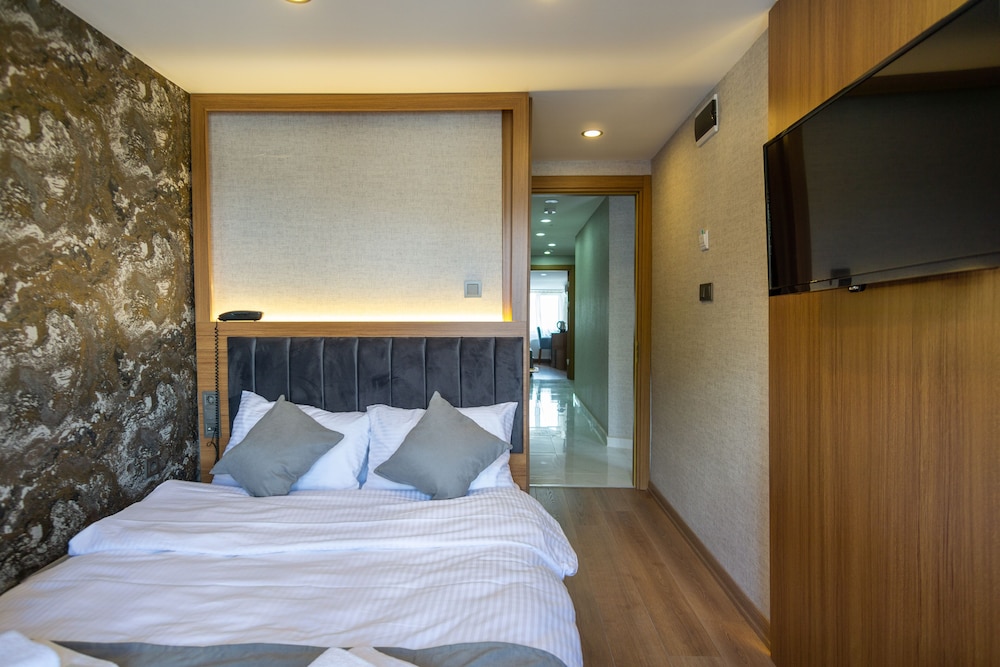 Economy Double Room, 1 Queen Bed, Non Smoking, Air conditioning photo 2