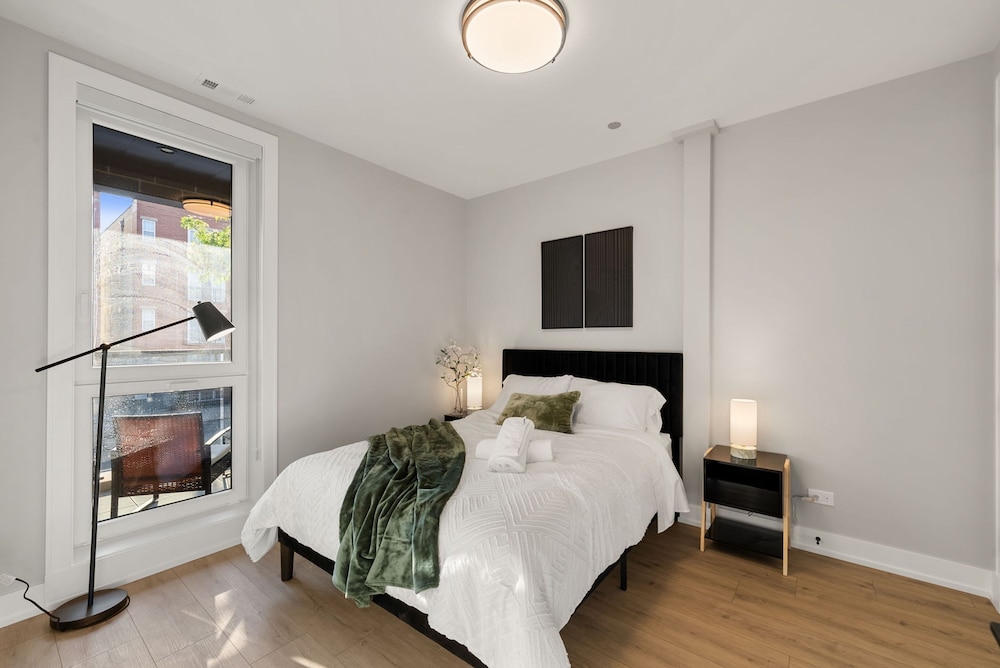 Bright 2bed 2bath in Brand New Pilsen Development, Zdjęcie 2