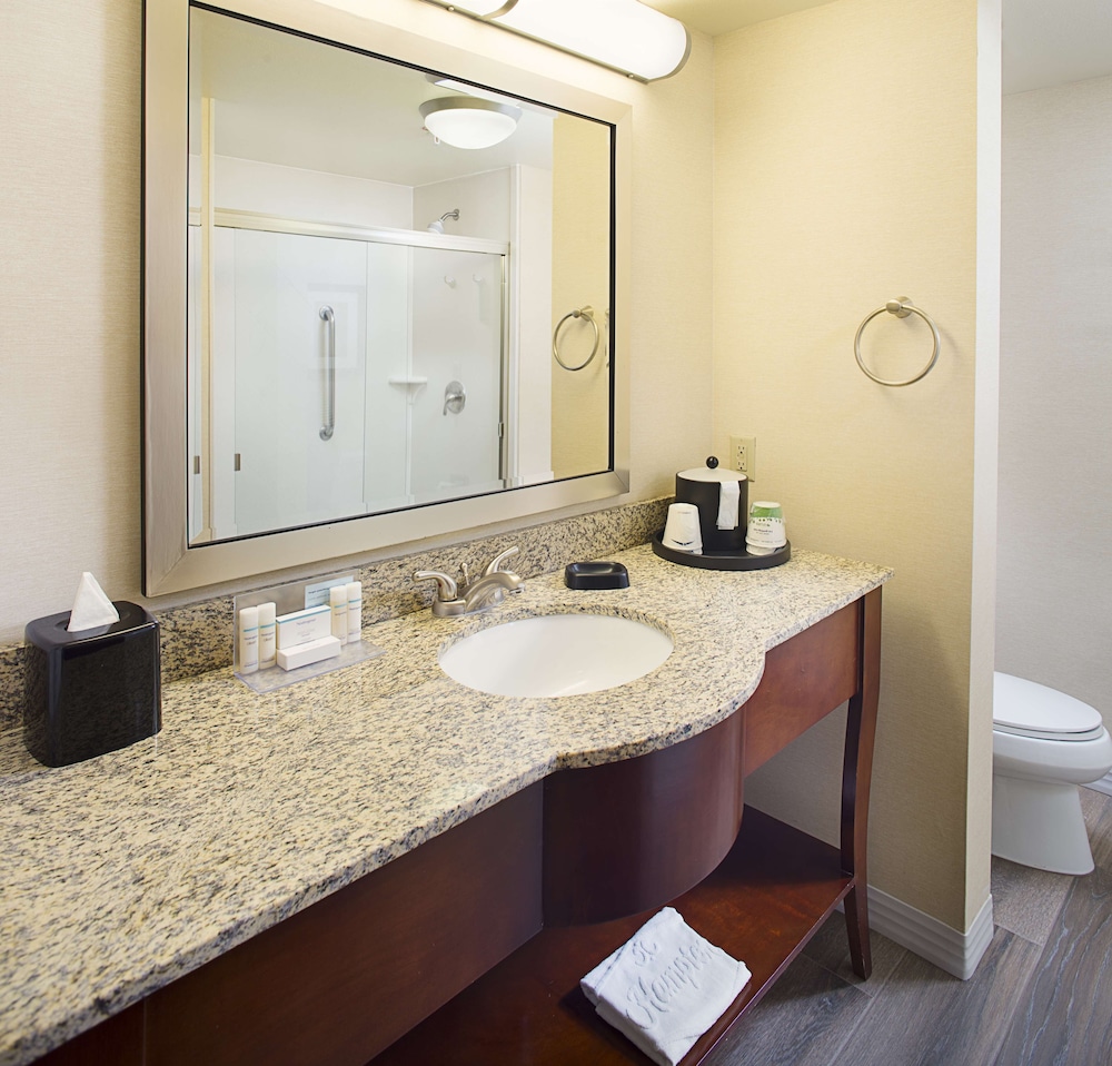 Room, 2 Queen Beds, Accessible, Non Smoking - Photo 4