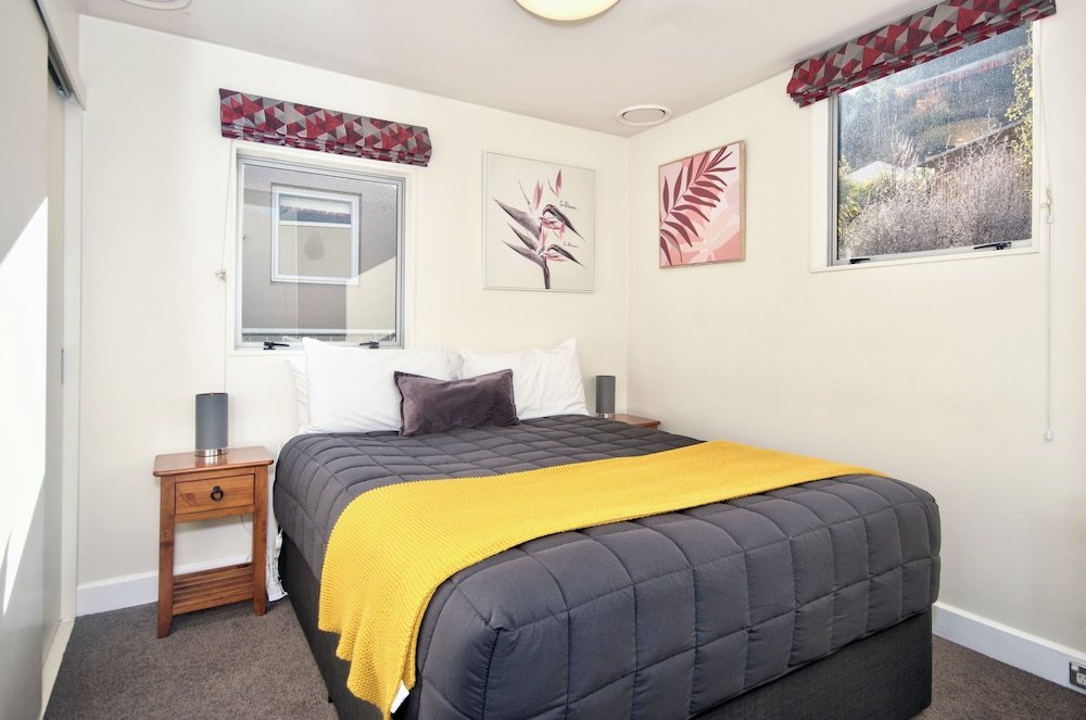 Deluxe One Bedroom Apartment photo 1