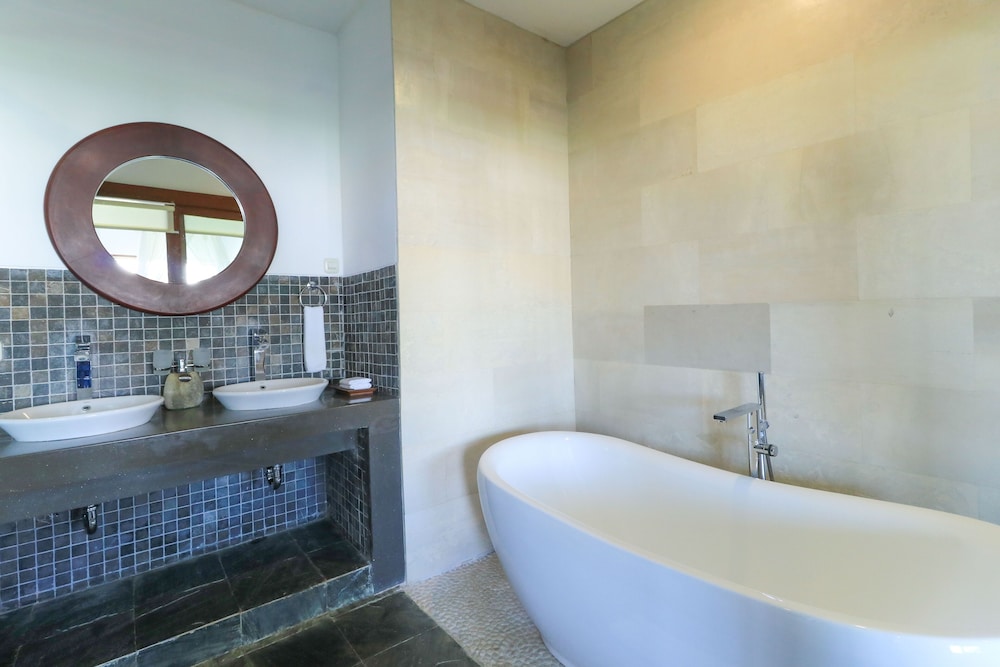 Suite - Photo 3