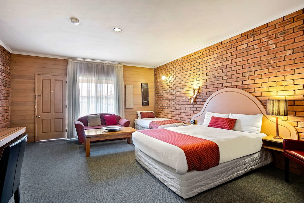 Deluxe Room, Multiple Beds, Non Smoking photo 2
