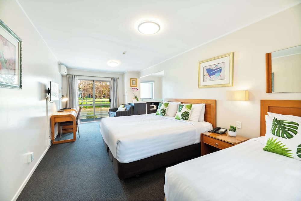 Standard Room, Multiple Beds, Non Smoking, Kitchen (Dining Table) - Photo 1