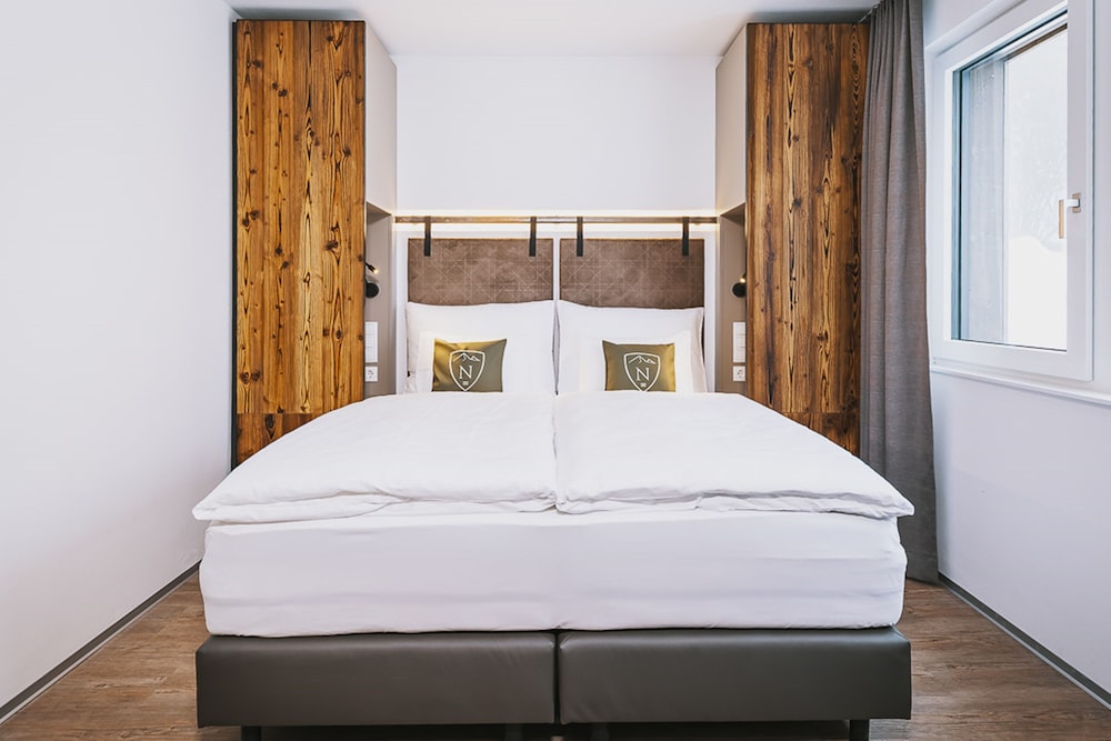 2-Bedroom Suite with Sauna - Photo 2