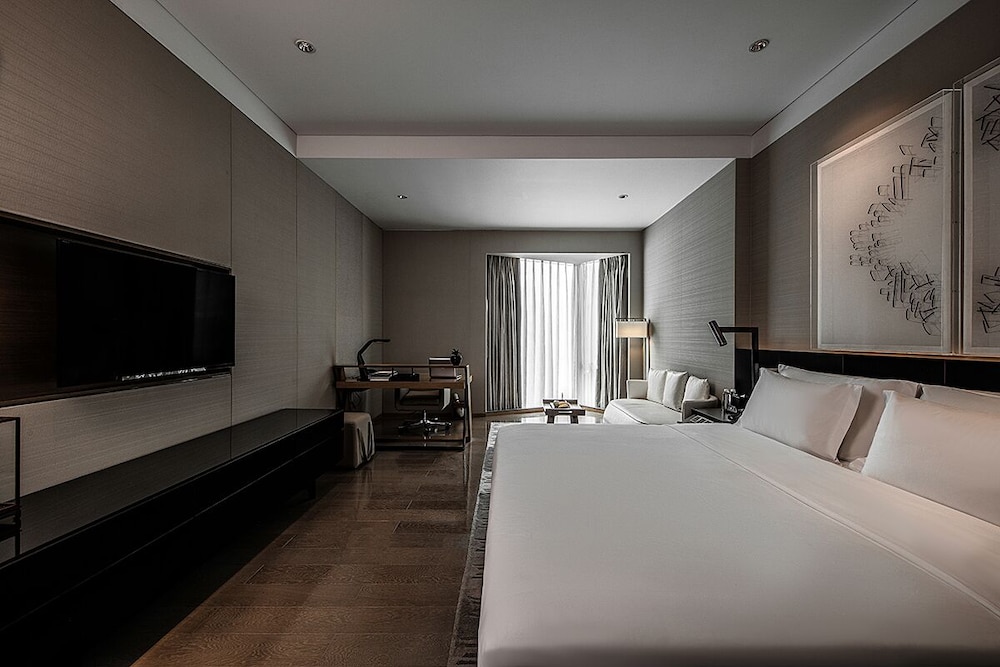 Classic Room, 1 King Bed photo 1