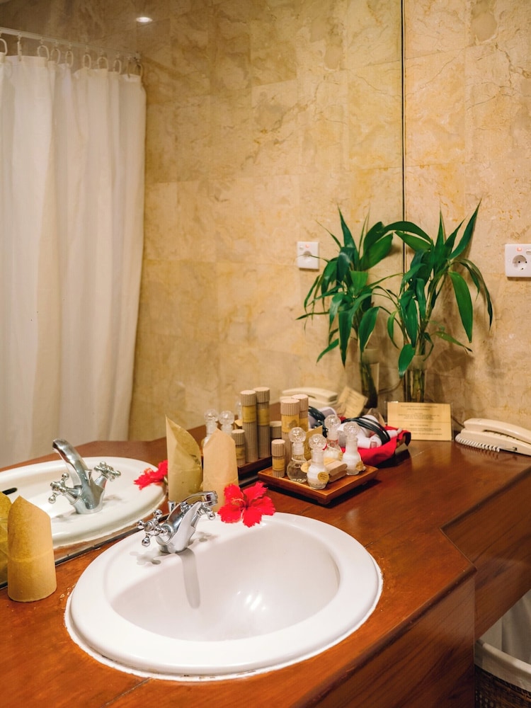Executive Suite - Photo 5