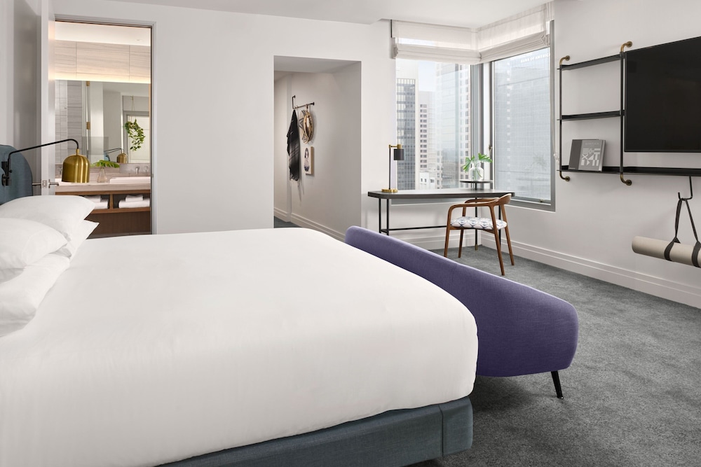 Room, 1 King Bed (San Diego View) - Photo 6