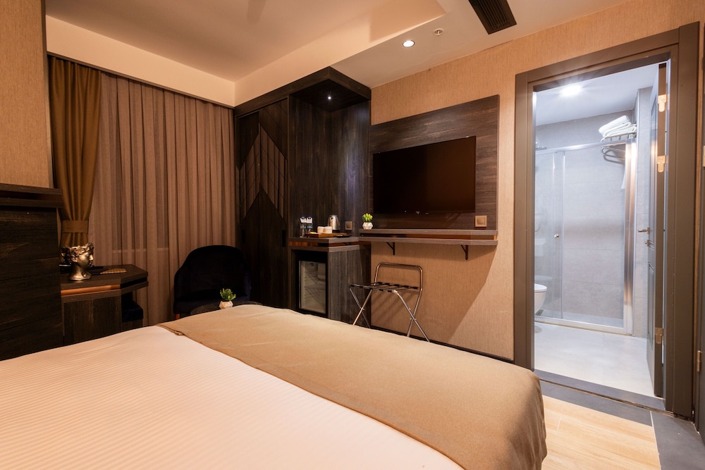 Economy Room, 1 King Bed photo 1