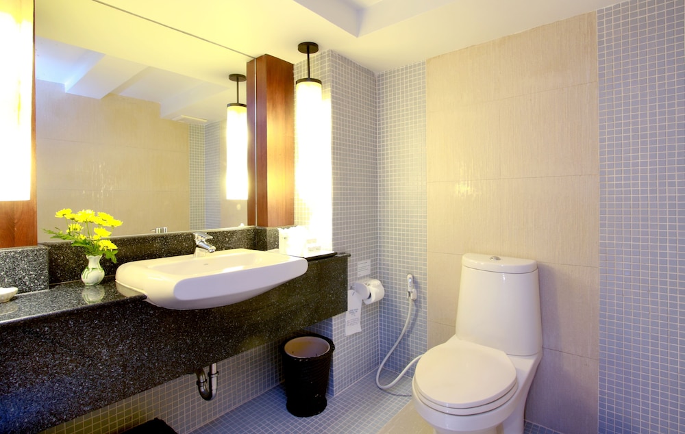 Premium Deluxe Room - Photo 17