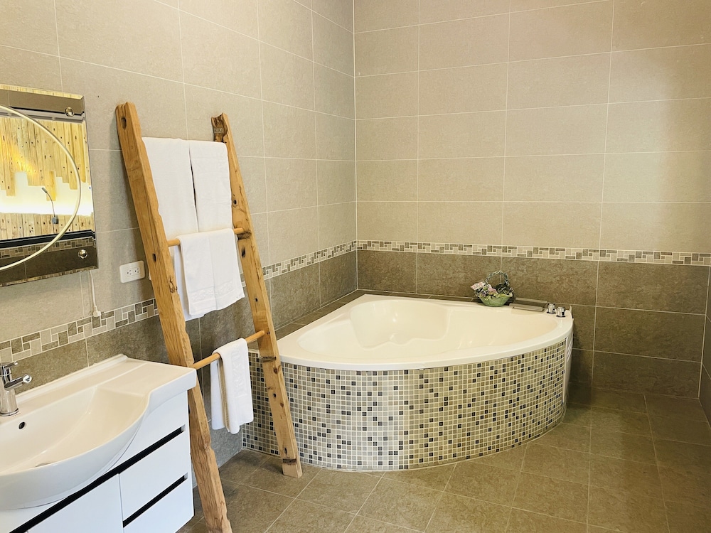 Gallery Double Room, 1 Queen Bed, Courtyard View, Garden Area photo 3
