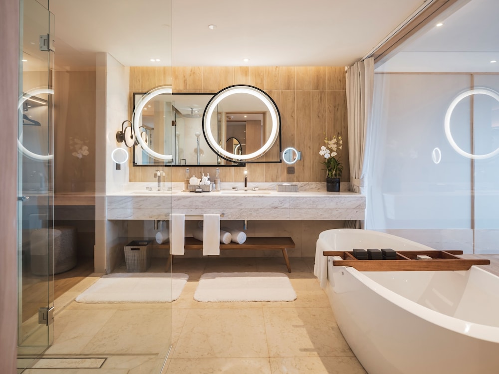 Deluxe Suite - Photo 6