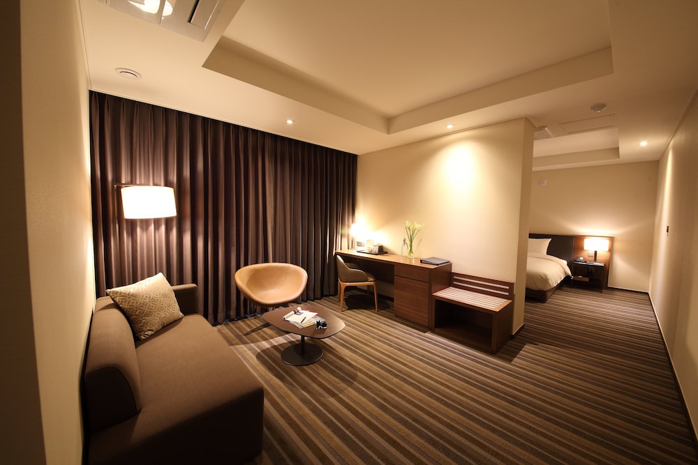 Suite (Avon) photo 2