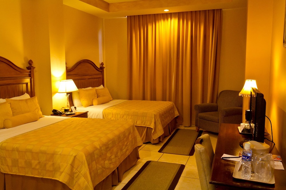 Standard Double Room, 2 Queen Beds photo 2