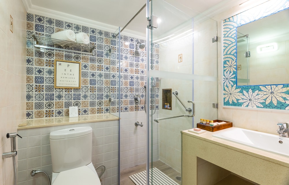 Superior Room With Complimentary In-House Entertainment & 15% Off On FnB,Spa & Laundry - Photo 4