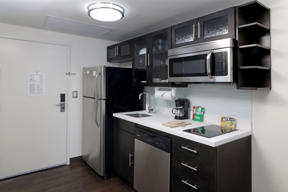 Studio Suite, 1 King Bed, Accessible photo 3