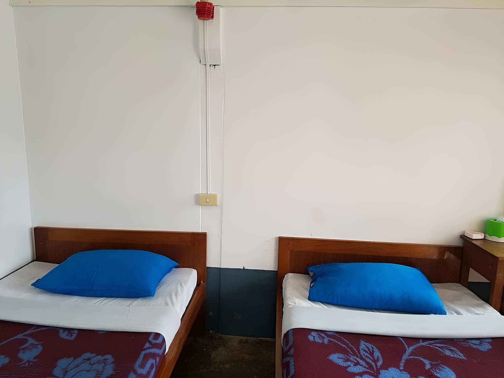 Economy Twin Room photo 2