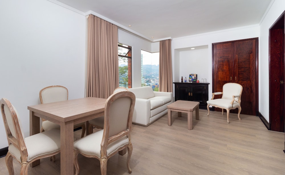 Luxury Suite - Photo 1