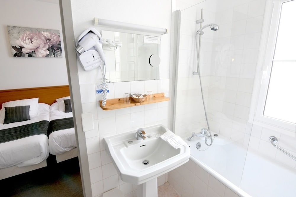 Twin Room - Photo 2