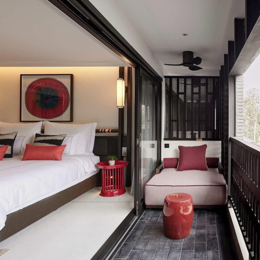 Club Balcony Room - Photo 2
