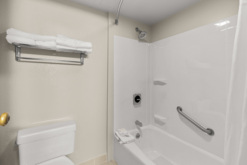 Room, 1 King Bed, Non Smoking - Photo 7