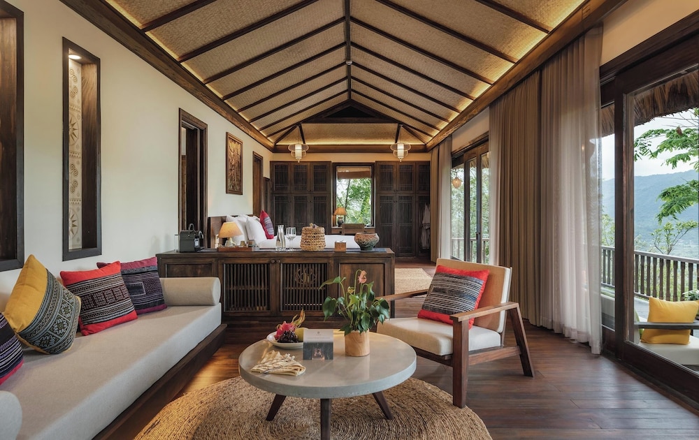 Bauhinia Double Mountain Suite photo 2