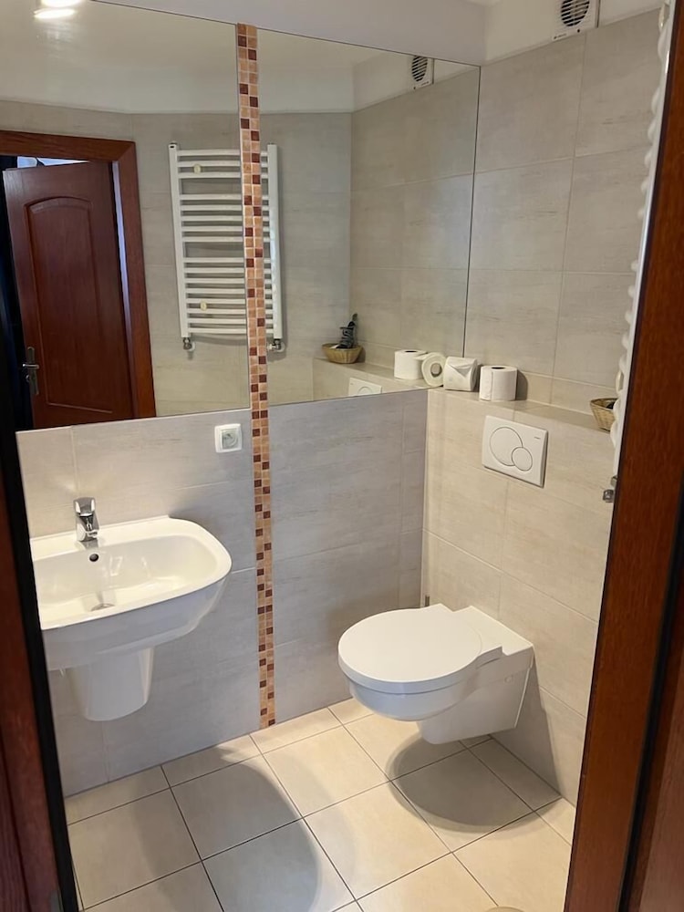 Economy Triple Room, 3 Twin Beds (Low Ground Floor) photo 2