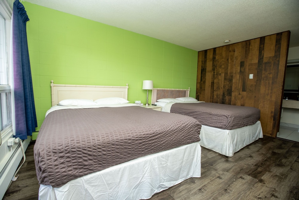 Standard Room, 2 Queen Beds, Smoking photo 1