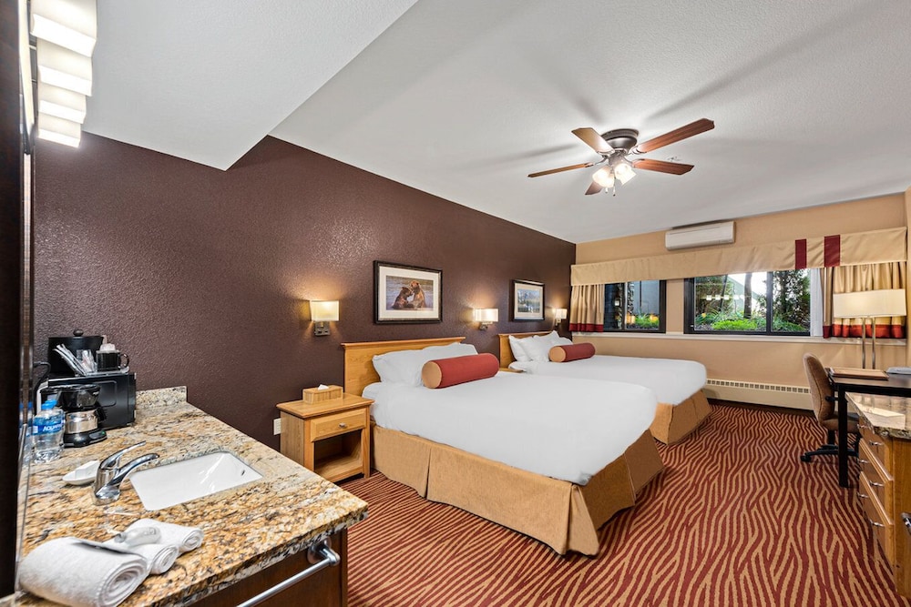 Standard Room, 2 Queen Beds, Ground Floor - Photo 6